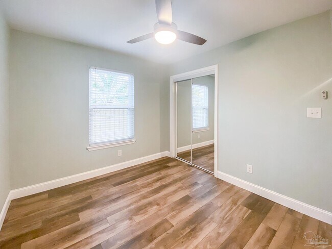 Building Photo - 5990 W Bay Point Dr