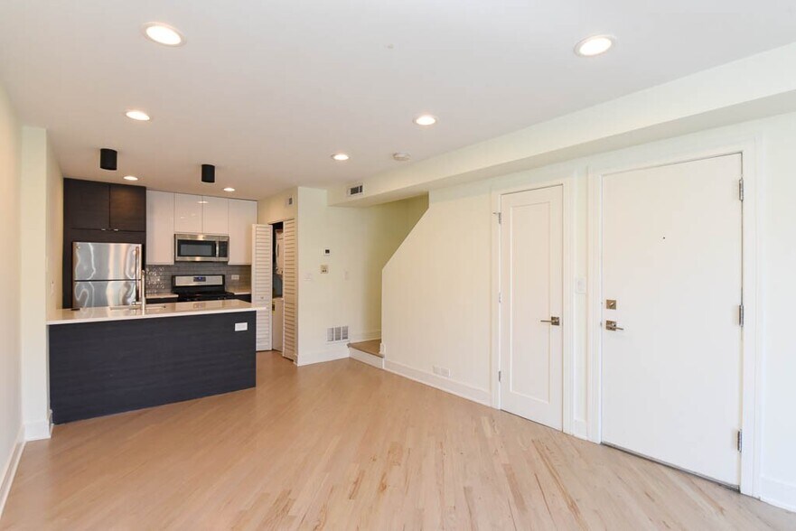 Building Photo - 853 W Grace St