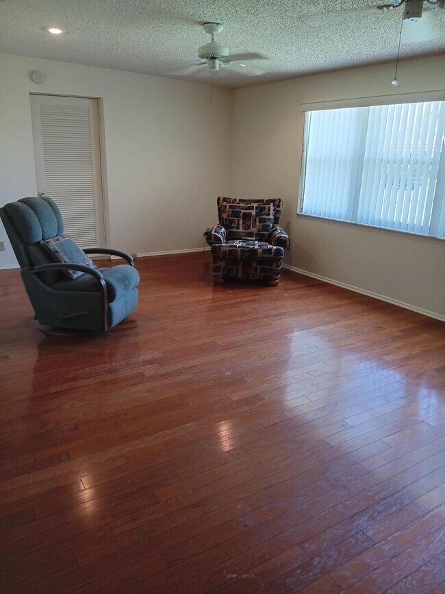 Building Photo - 5730 Fernley Dr E