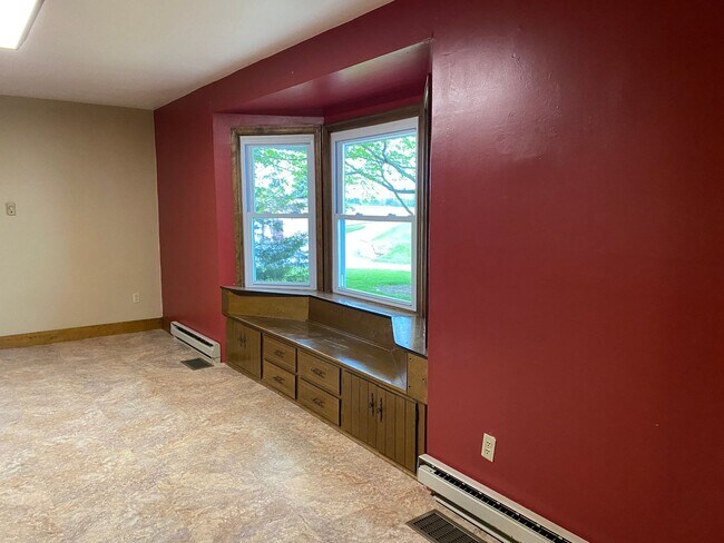 Building Photo - Coming soon! 4 Bedroom Farmhouse for Rent in Shippensburg