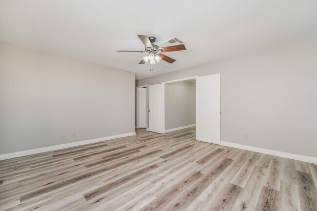 Building Photo - Stunning 4 bedroom home in Henderson with POOL!