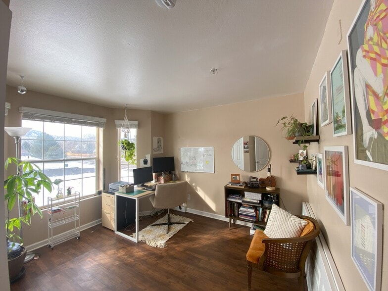 Building Photo - 12304 W Cross Dr