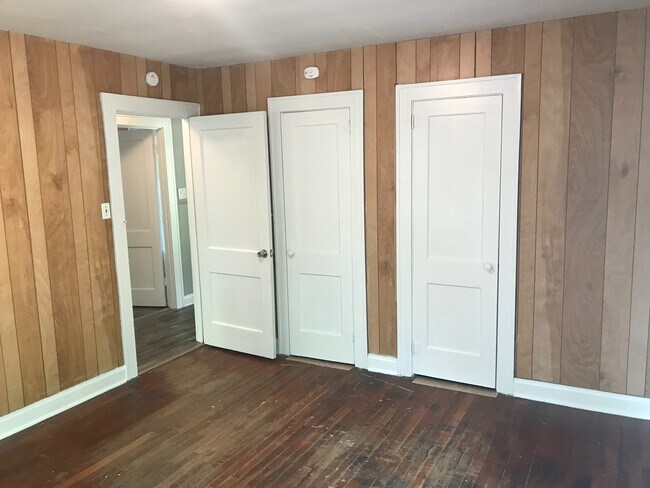 Building Photo - AVAILABLE NOW!