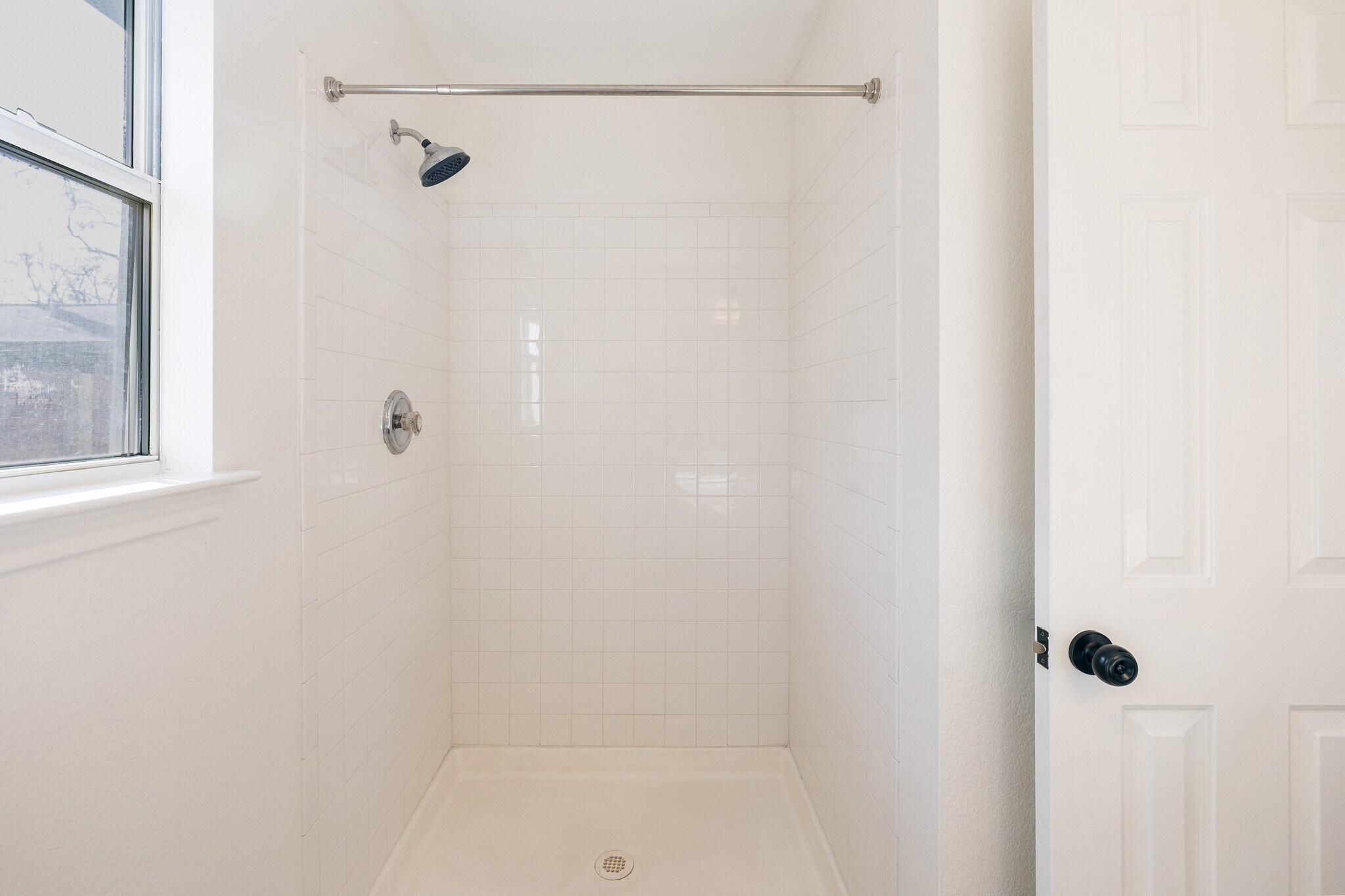 Building Photo - 2210 Holly St