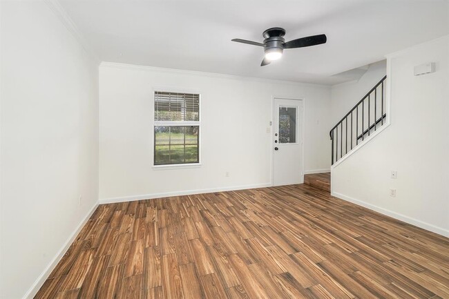 Building Photo - 204 Northwest Dr