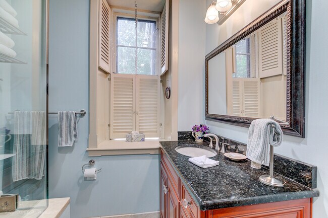 Building Photo - 6 Howe Ave