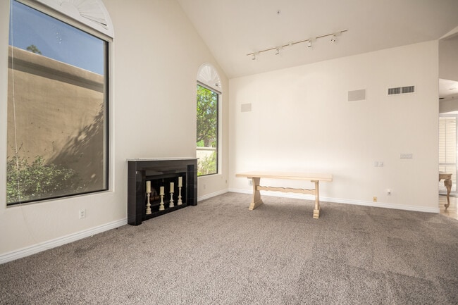 Building Photo - 10126 E Cochise Dr