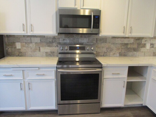 Building Photo - Mission Valley Newly Remodeled 2 Bdr 2 Bat...