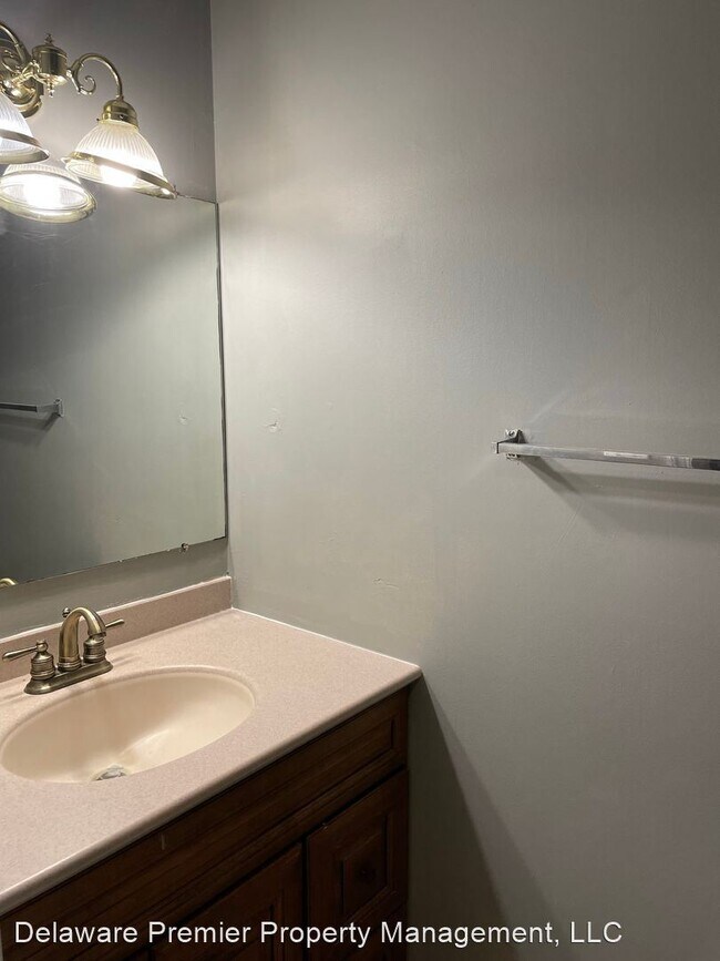 Building Photo - 3 br, 1.5 bath House - 628 Candlestick Lane