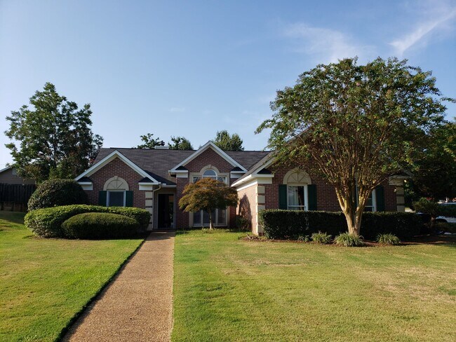Primary Photo - 2250 Rock Springs Ct