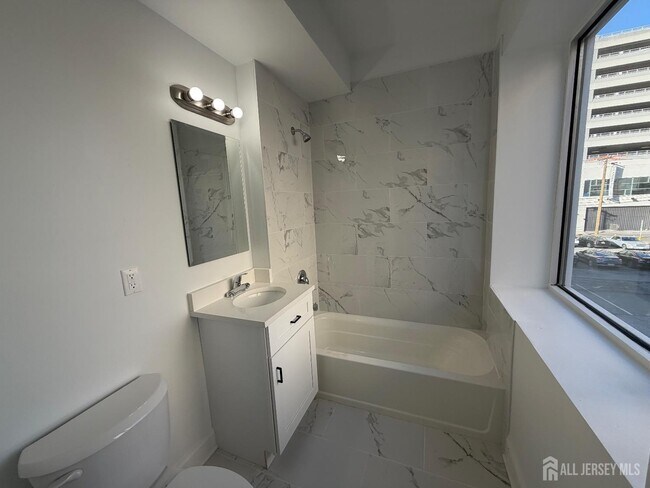 Building Photo - 103 Bayard St