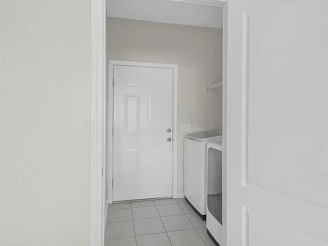 Building Photo - Single-Family House for Rent