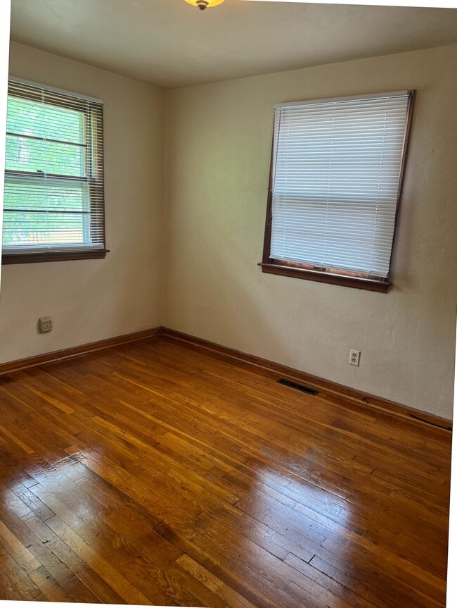 Building Photo - 3143 Grasmere Ave