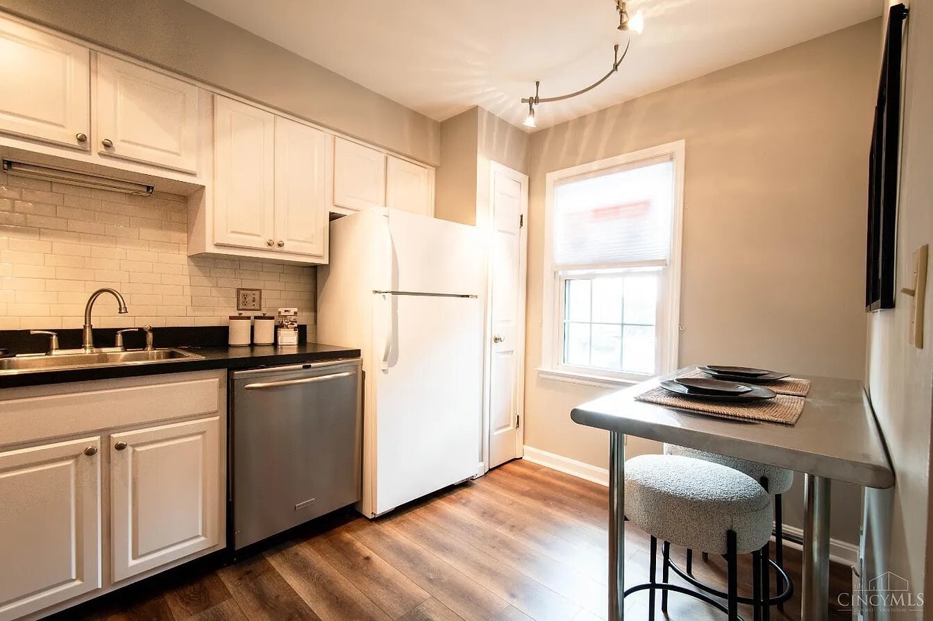 Building Photo - 9767 Bunker Hill Ln