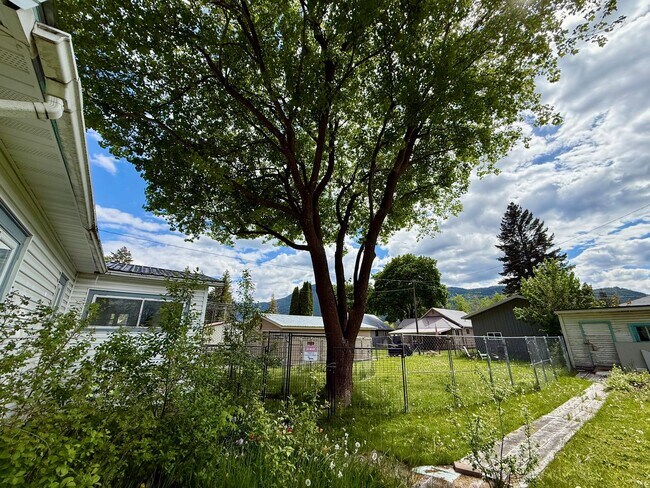 Building Photo - Charming 2 Bed / 1 Bath Home in Bonner! Pet Friendly!