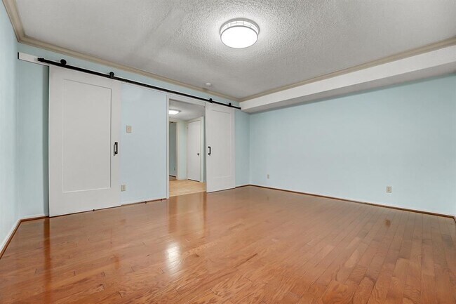 Building Photo - 8001 Manassas Dr