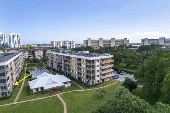 Building Photo - 308 Golfview Rd