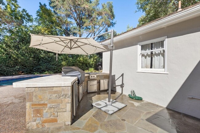 Building Photo - Beautifully Appointed Atherton Estate with Pool & Outdoor Entertaining