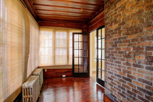 Building Photo - 123 Warren Ave