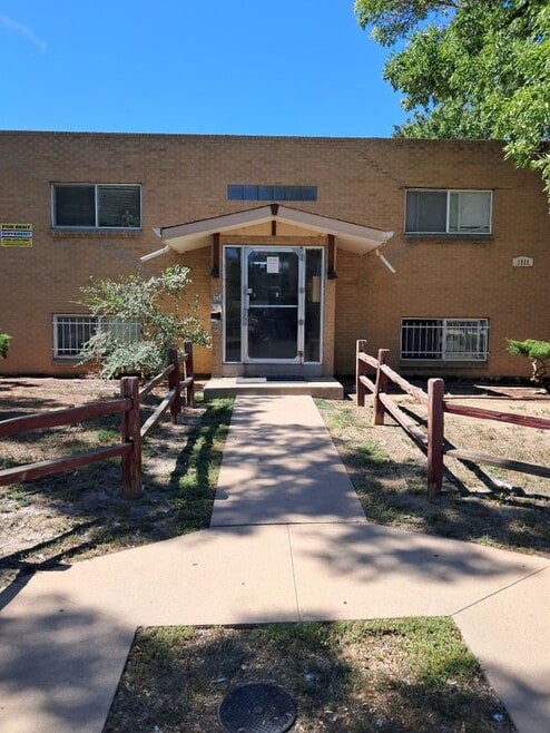 Building Photo - 1931 Clinton St