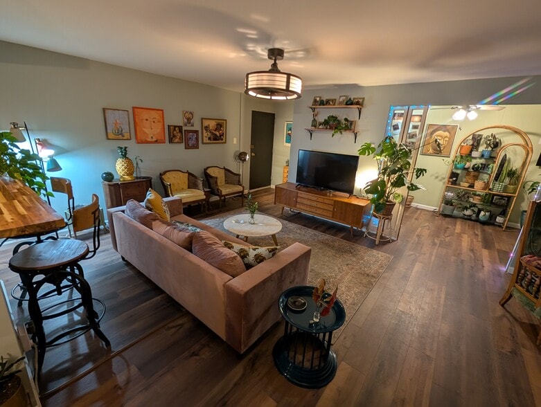 Building Photo - 12709 Gordon Blvd