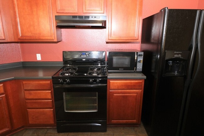 Building Photo - 601 Menaul Blvd NE