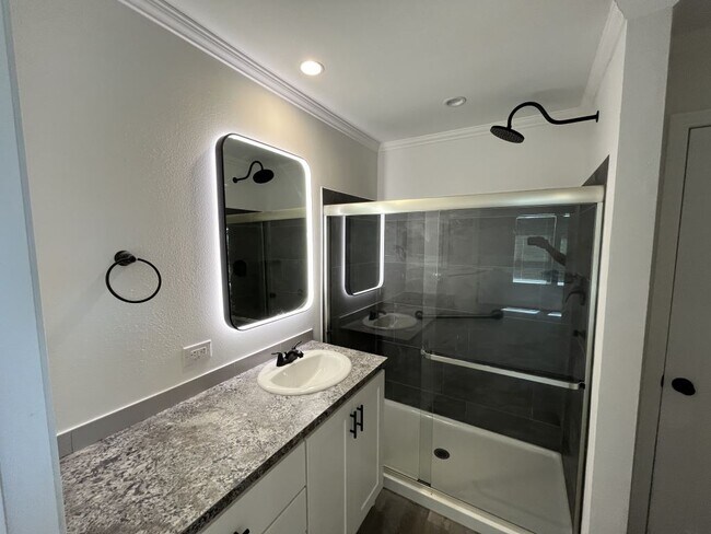 Building Photo - 5049 W Sawgrass Dr