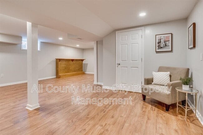 Building Photo - 209 Rhine Dr