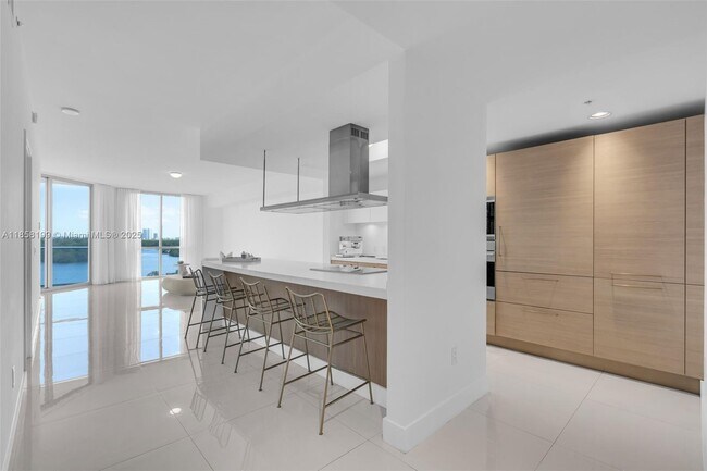 Building Photo - 17111 Biscayne Blvd