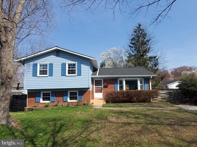 Building Photo - 702 W Edmonston Dr