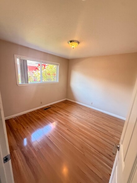 Building Photo - 1371 Kingfisher Way
