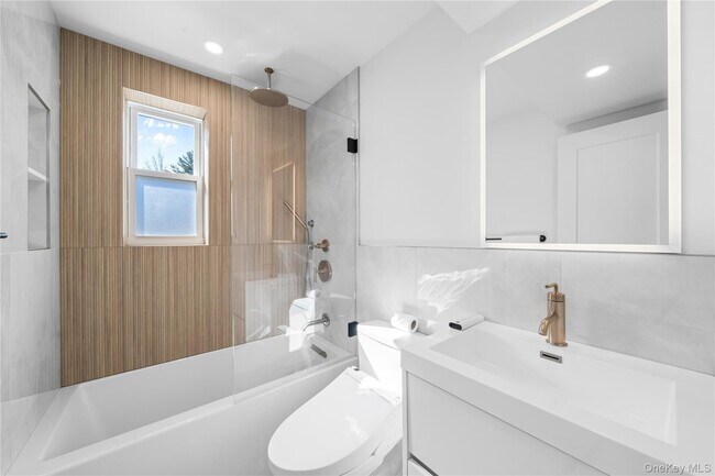 Building Photo - 68-21 Cloverdale Ln