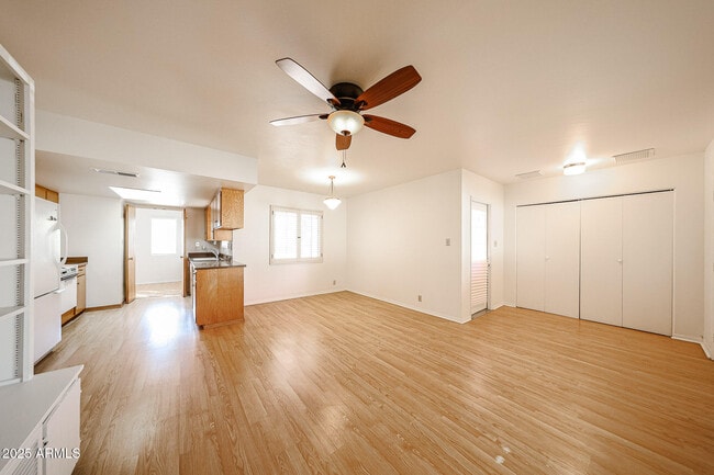 Building Photo - 2324 West Myrtle Ave