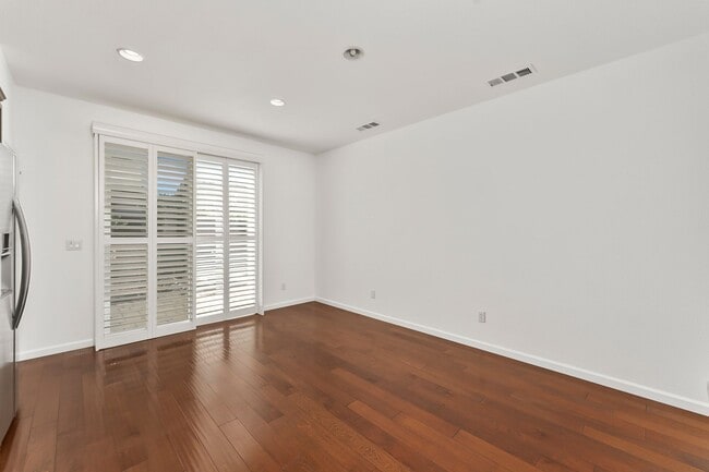 Building Photo - 9876 Sunderland Way