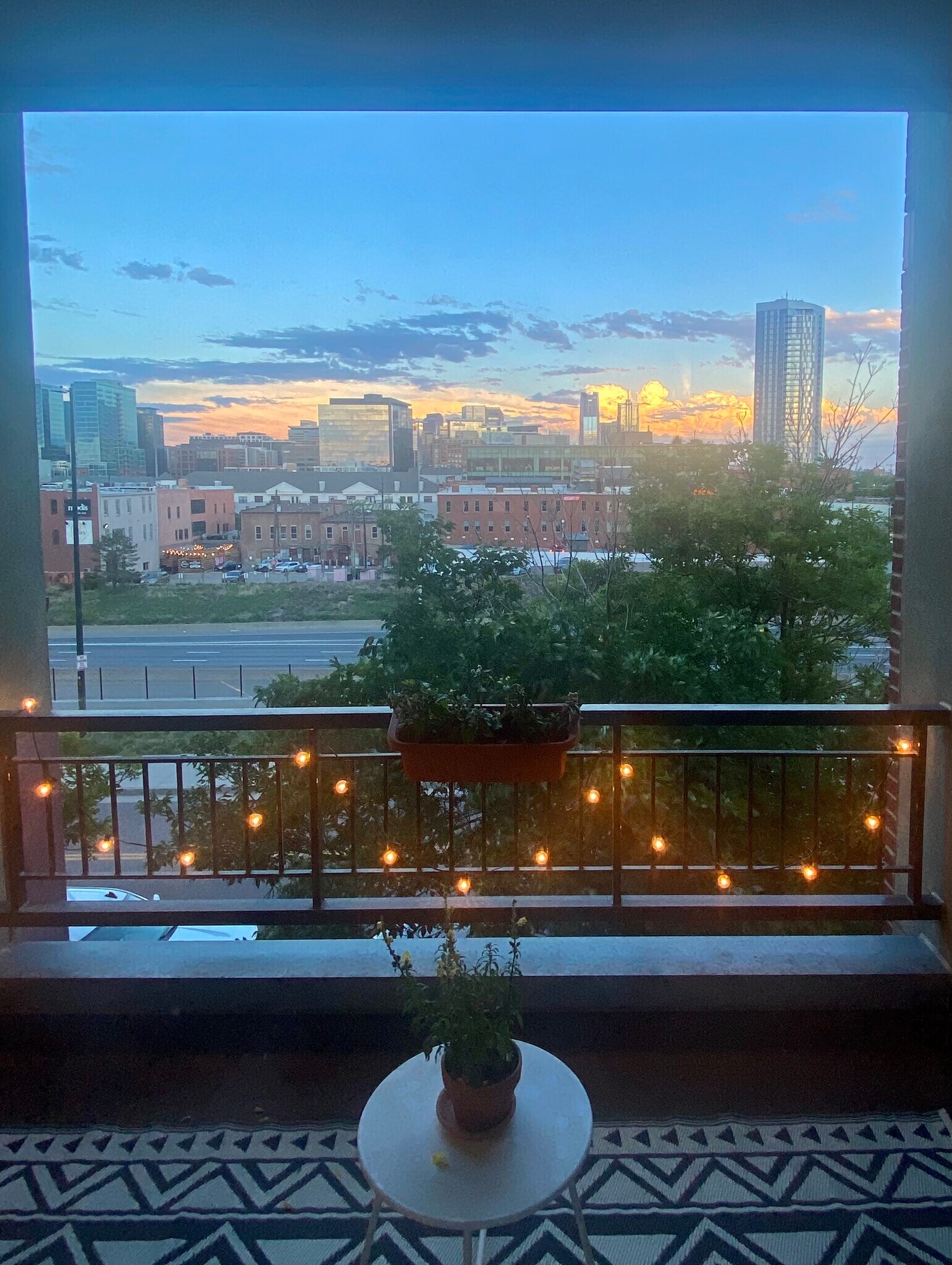 Building Photo - 1521 Central St