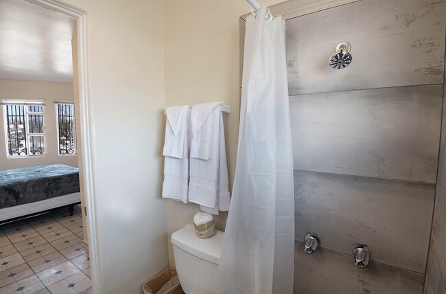 Building Photo - Haye's House