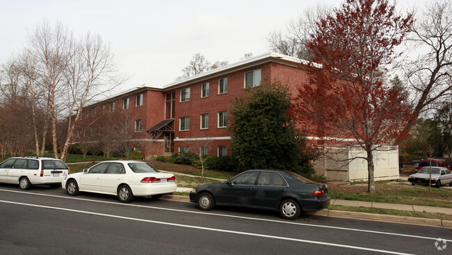 Primary Photo - Walter Reed Apartments