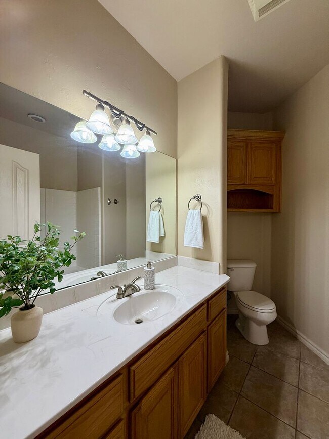 Building Photo - Beautiful Home in Moore - 3 Bed, 2 Bath, P...