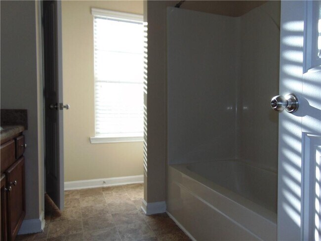 Building Photo - 1320 Napa Valley Dr SW