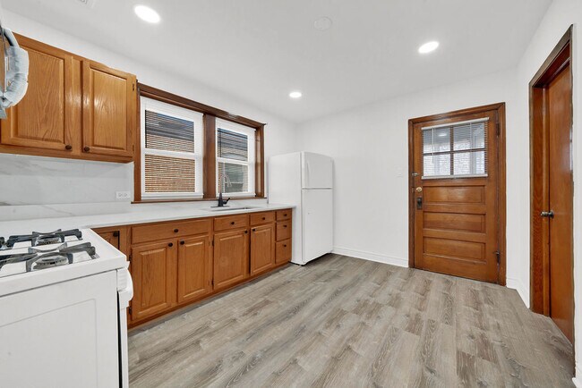 Building Photo - 5527 S Mason Ave
