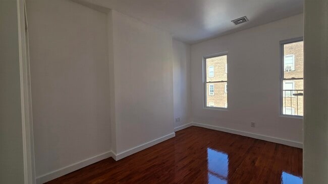 Building Photo - 6 50th St