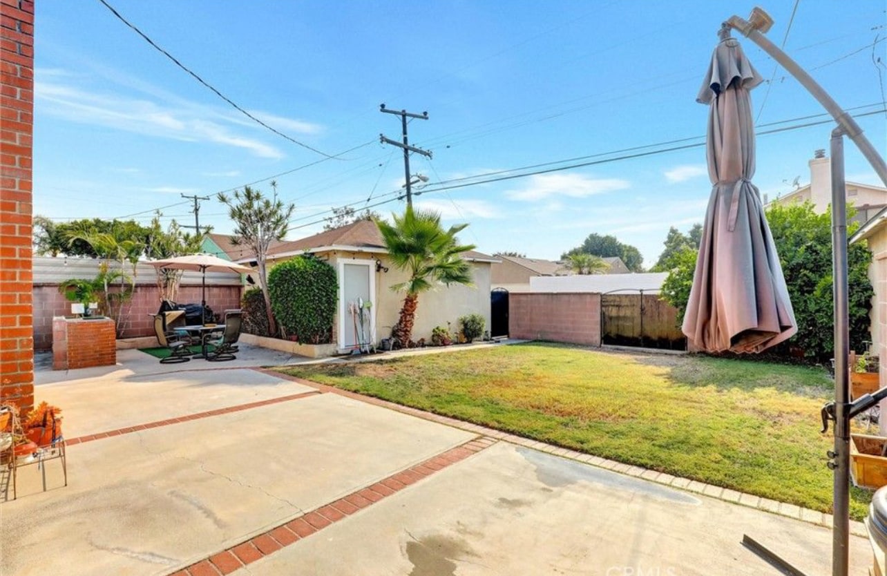 Building Photo - 10337 Garfield Ave