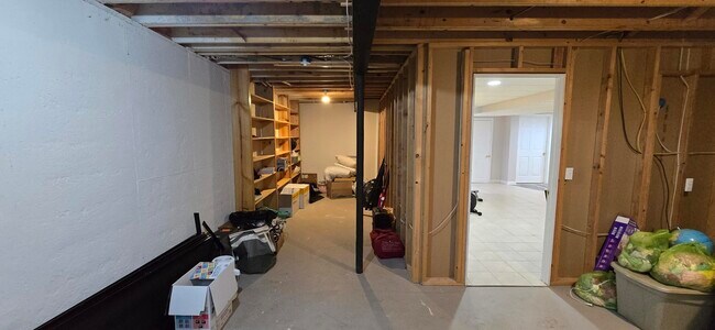 Building Photo - 40184 Long Horn Dr