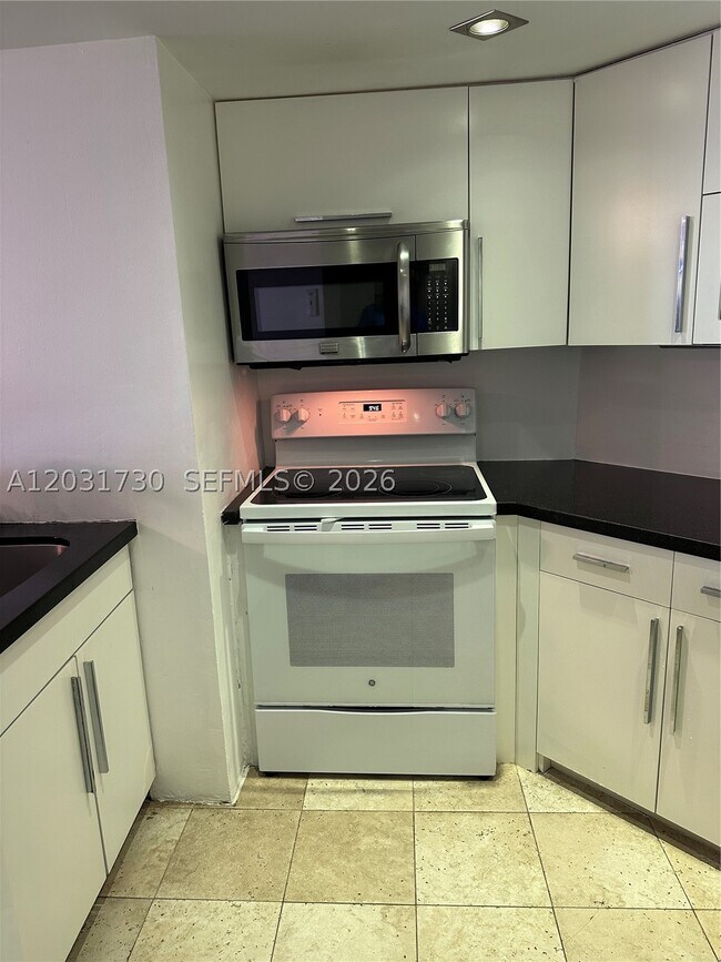 Building Photo - 5880 Collins 1203