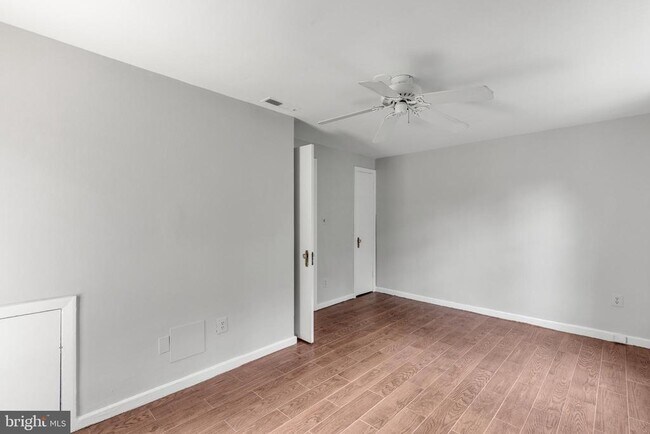 Building Photo - 702 S Arlington Mill Dr
