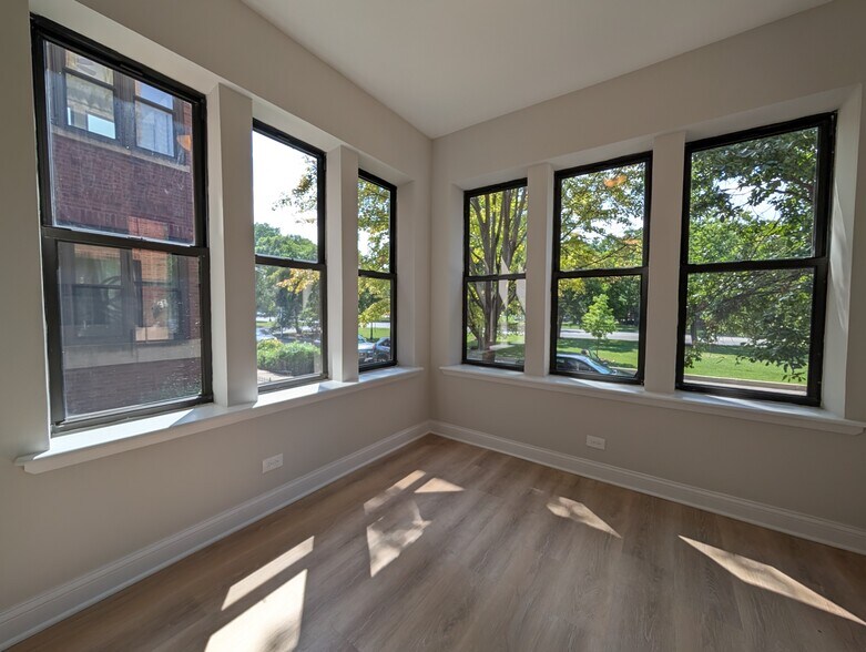 Primary Photo - 2323 N Kedzie Blvd