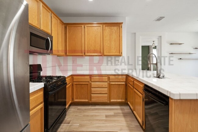 Building Photo - 2075 Larkflower Way