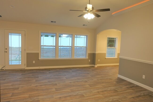 Building Photo - 755 Spartan Commodor Ln