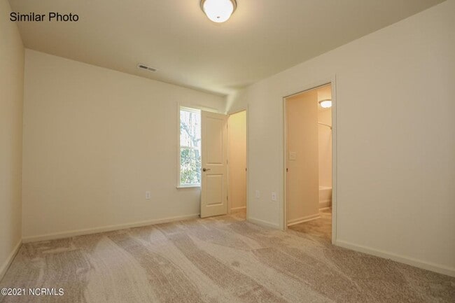 Building Photo - Townhome in Boyington W/GARAGE in Boyington Place!