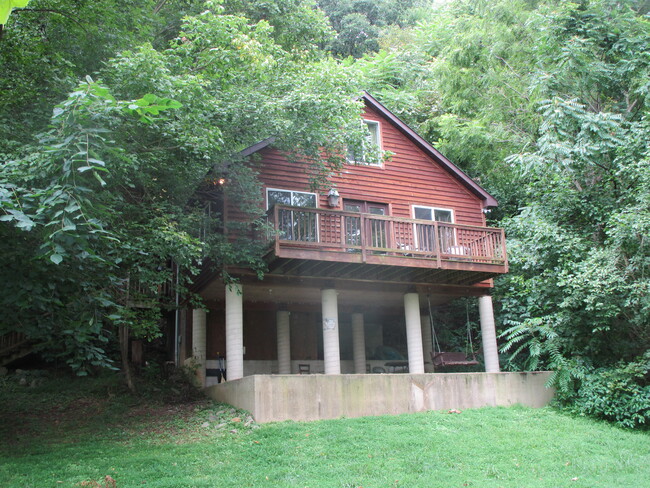 Cozy River Cabin - 285 Warfield Rd